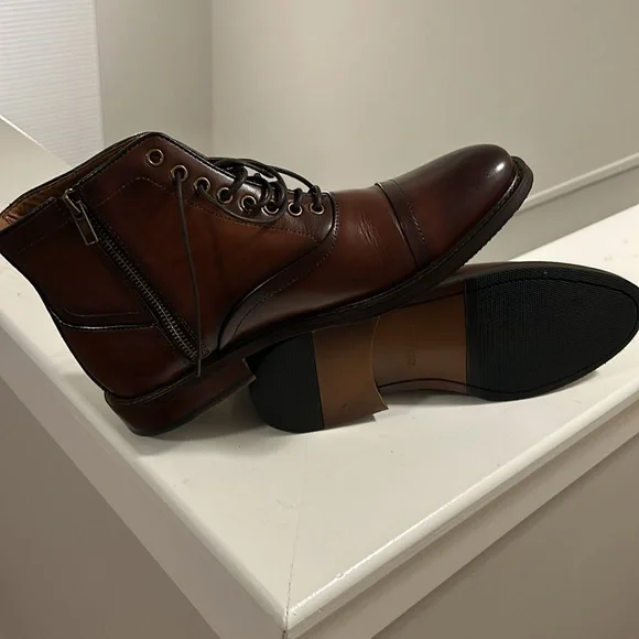 Men’s Brown Boots - Size 9 - Picture 2 of 4